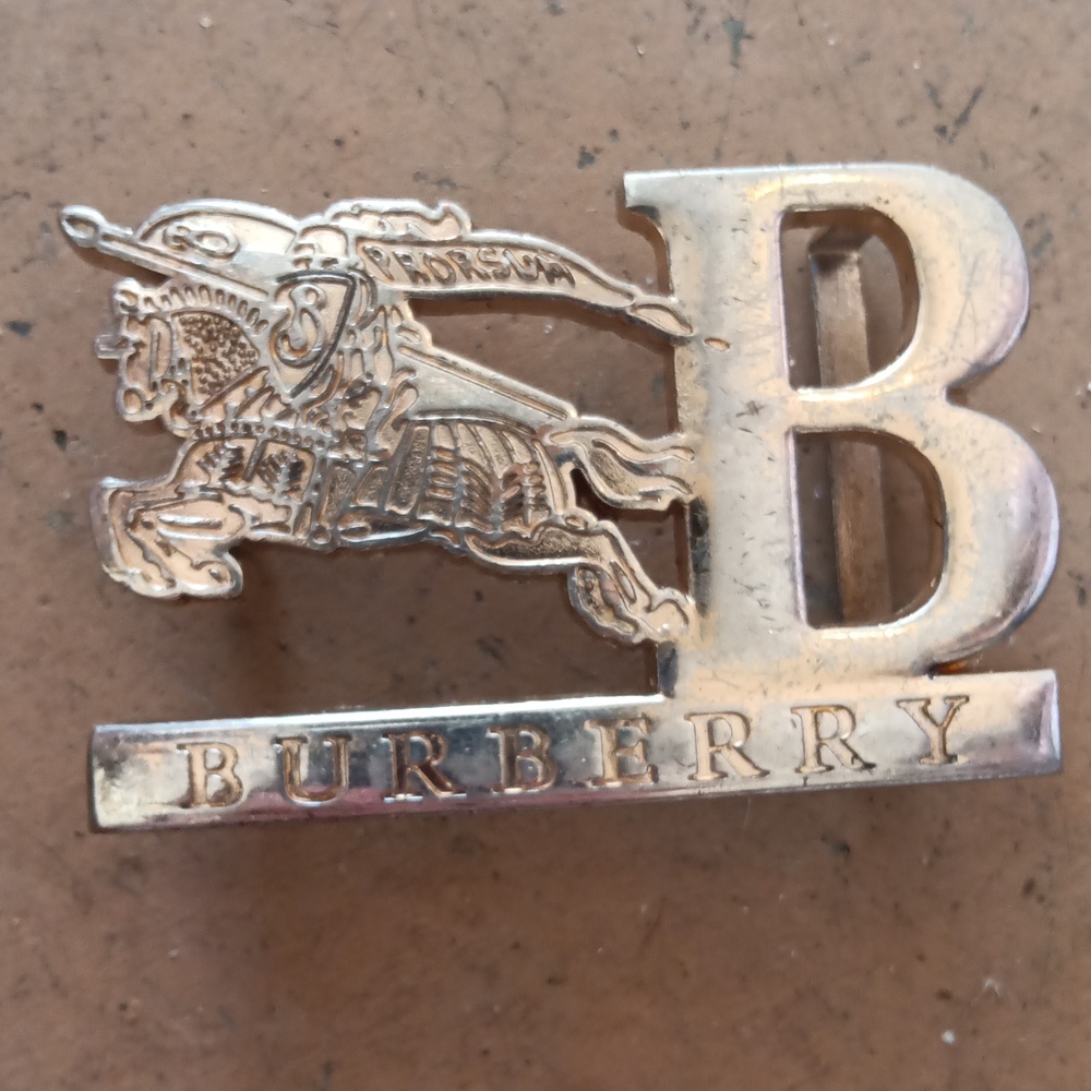 Burberry belt buckle